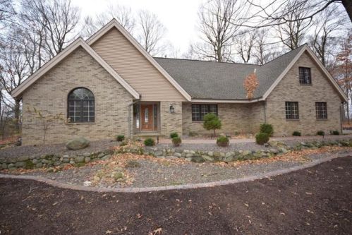4467 Honeywood Ln, Jackson, WI 53037-9404