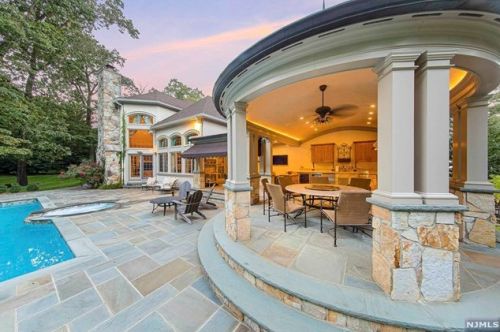 878 Seneca Rd, Franklin Lakes NJ  07417-2825 exterior