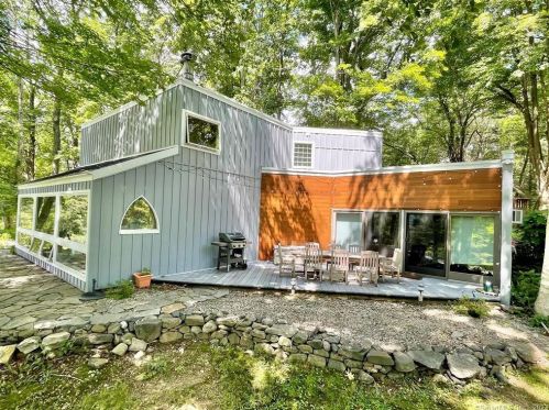 2 Pepper Pond Rd, Sherman, CT 06784-2416
