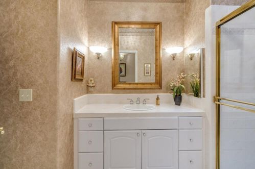 860 Valley Oak Dr, Hollister CA  95023-9155 exterior