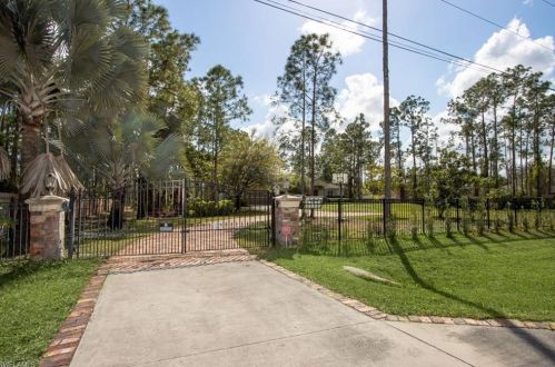 2390 27th Ave, Naples, FL 34120-7453