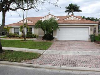 392 187th Ter, Hollywood FL  33029-5436 exterior