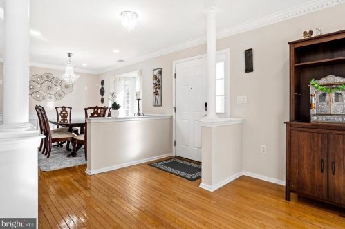 301 Belford Dr, Princeton NJ  08540-9000 exterior