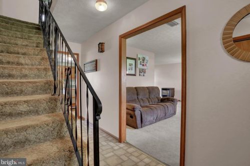 91 Yeager Dr, Lees Cross Roads, PA 17257-9381