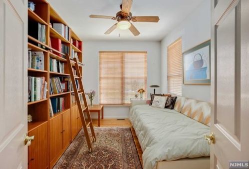 22 Winding Way, West Paterson NJ  07424-2665 exterior