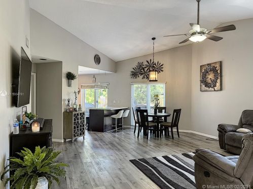 11041 11th Ct, Hollywood FL  33025-3539 exterior