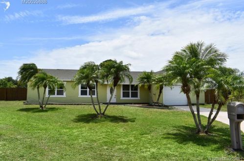 2081 Oxmoor Ter, Fort Pierce, FL 34952-8831