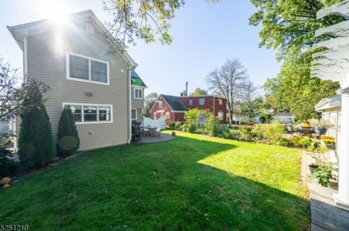 49 Myrtle St, Cranford NJ  07016-3456 exterior