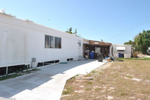 4823 Flamingo Dr, Saint James City FL  33956-2818 exterior