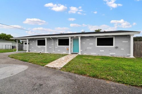 5865 Belvedere Rd, West Palm Beach, FL 33413-1133