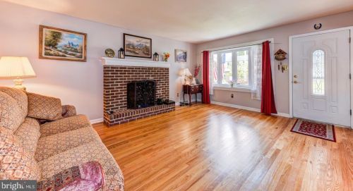 1636 Ridgeway Ave, Willow Grove, PA 19090-4327
