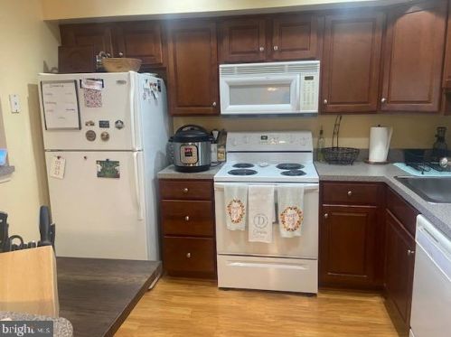 12 Hastings Dr, Blue Bell, PA 19422-2537