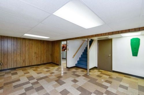 11 Bristol Rd, Windsor Locks CT  06096-2009 exterior