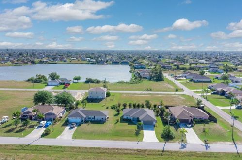 1123 4th Pl, Cape Coral FL  33990-0028 exterior