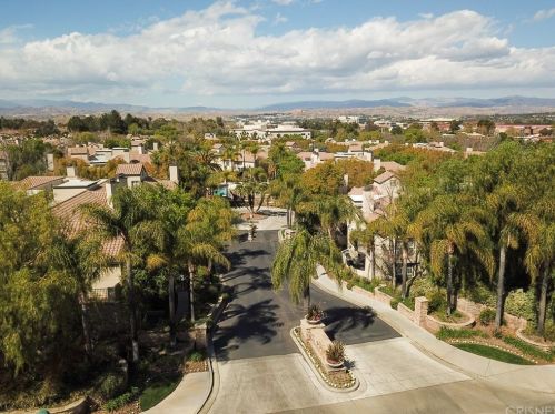 24103 Del Monte Dr, Santa Clarita, CA 91355-3806