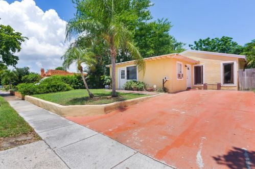 719 Winters St, West Palm Beach, FL 33405-4543