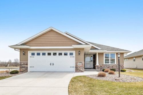 3834 Shore Crest Ln, Green Bay, WI 54311-9147