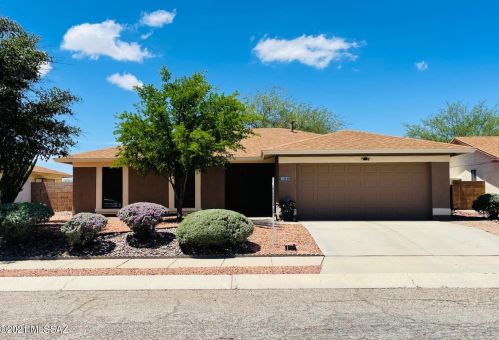 7648 Danforth Ave, Tucson, AZ 85747-9237