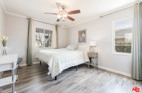 18004 Collins St, Van Nuys CA 91316-1032 exterior