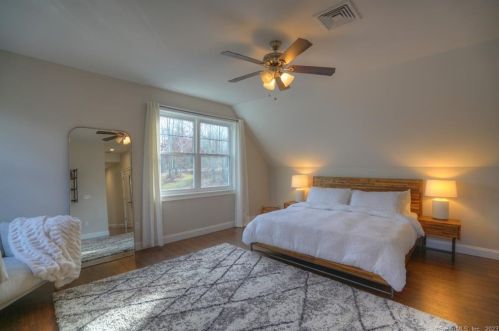 180 Briar Hill Rd, Groton CT  06340-2652 exterior