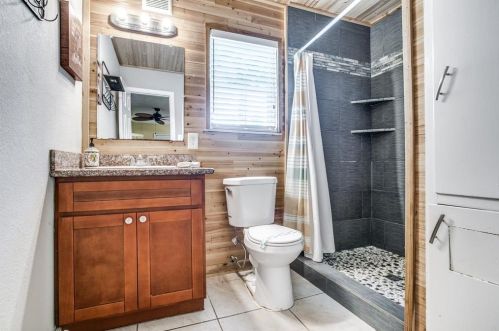 2511 Bernardo De Galvez Ave, Galveston TX 77550 exterior