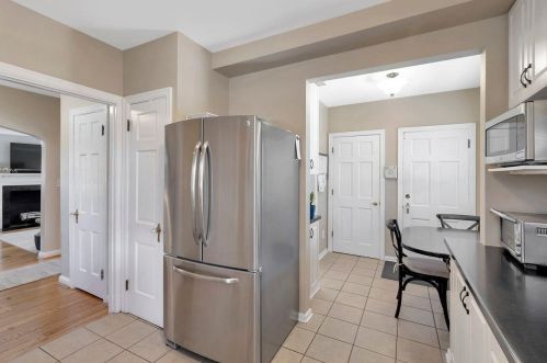 3935 Eileen Dr, Cincinnati OH 45209-2016 exterior