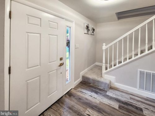 2227 Sanibel Dr, Herndon VA  20191-1227 exterior