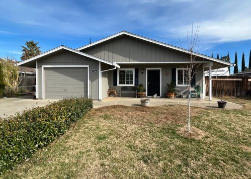 1056 Sage St, Gridley, CA 95948-2240