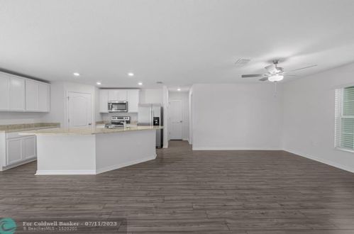 2097 Burlington St, Fort Pierce FL 34984-4351 exterior