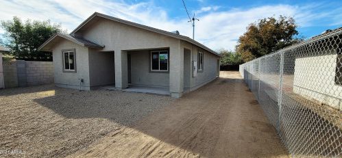 6512 59th Dr, Glendale, AZ 85301-3802