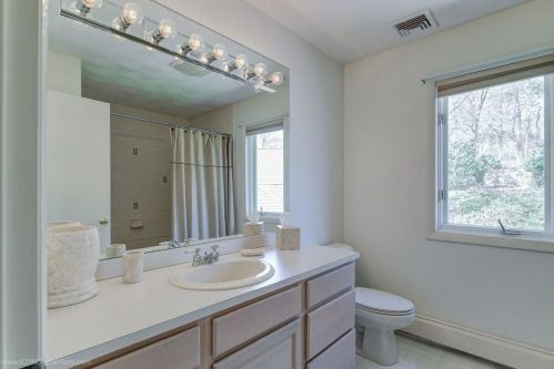 306 Walmsley Ln, South Kingstown RI  02874-3618 exterior