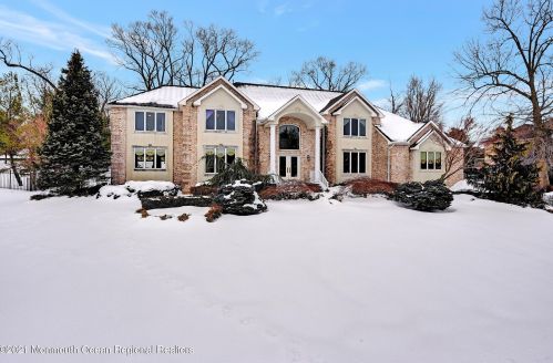 9 Hemingway Ct, Morganville, NJ 07751-2015