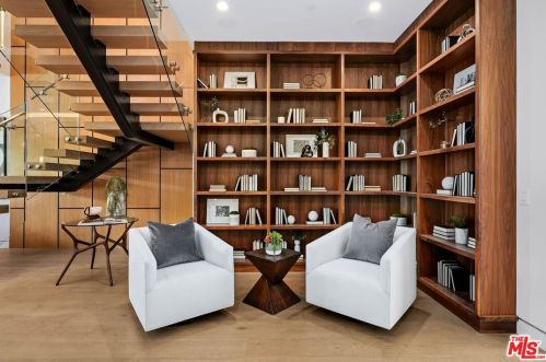 4846 Tyrone Ave, Van Nuys CA  91423-2322 exterior