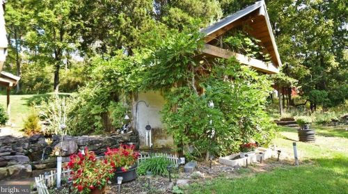 2695 Hemlock Dr, Palmerton PA  18071-9408 exterior