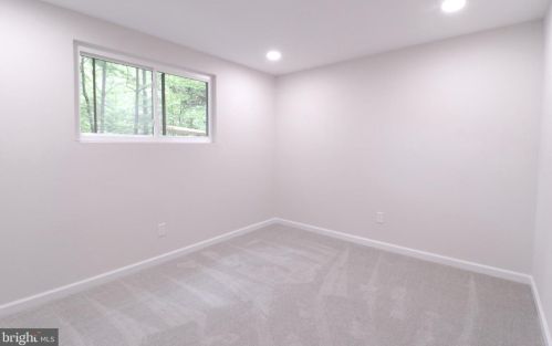 7816 Glenister Dr, Springfield VA  22152-2006 exterior