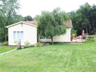 211 Pine Cir, Gibsonia, PA 15044-8967