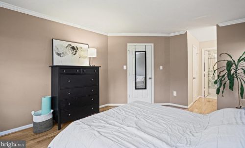8166 Cliffview Ave, Springfield VA  22153-2622 exterior