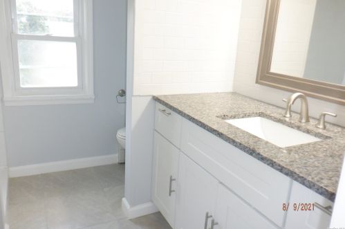 34 Liberty Ave, North Lindenhurst NY  11757-4824 exterior