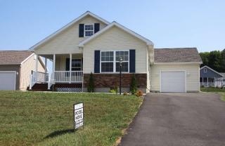 8 Mahoney Rd, Newton Hook, NY 12173-2012