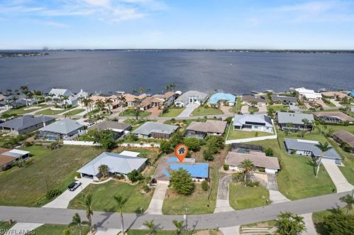 3335 22nd Ave, Cape Coral, FL 33904-4422