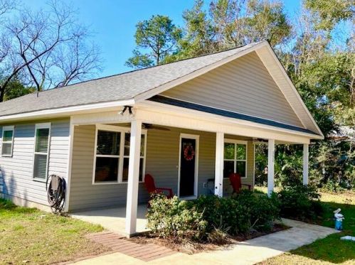 352 Park Ave, Defuniak Springs FL  32435-2611 exterior