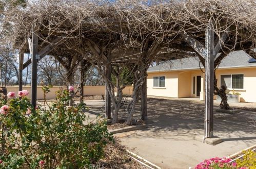27 Serene Ln, Oroville, CA 95965-9694