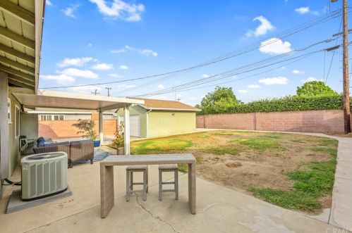 6350 San Rolando Cir, Buena Park CA  90620-3637 exterior