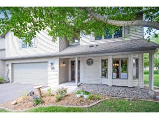 4135 Terraceview Ln, Minneapolis, MN 55446-2528