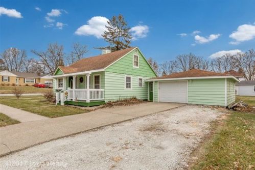 320 14th St, Adel, IA 50003-1303