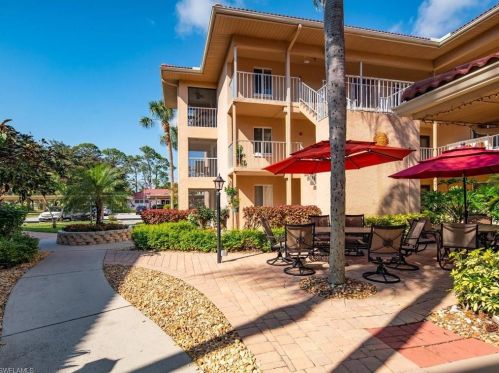 1075 Foxfire Ln, Naples, FL 34104-4953