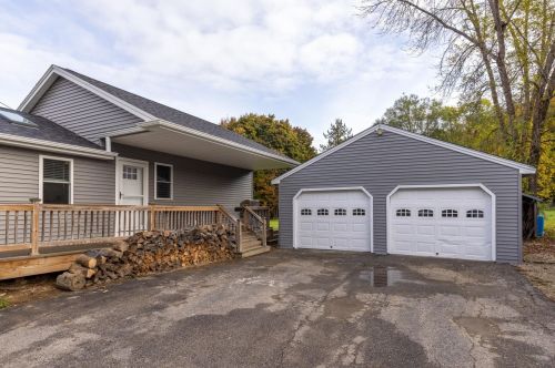 583 6th St, Dover, NH 03820-5907