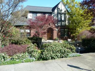 3316 Cascadia Ave, Seattle, WA 98144-7026