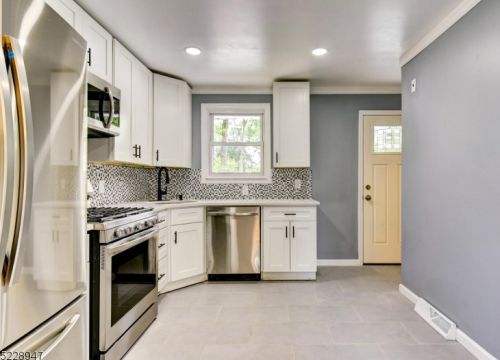 124 Camden Rd, Parsippany NJ  07054-3107 exterior