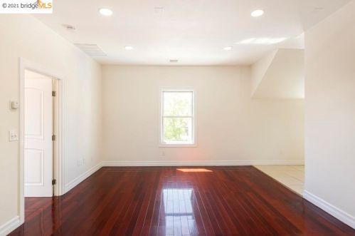 1790 Goss St, Oakland CA 94607-1165 exterior